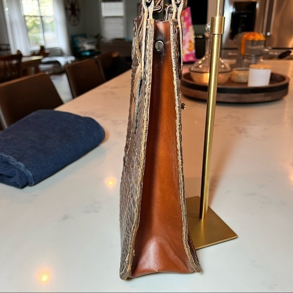 Handcrafted structured urban raw edge leather croc embossed shoulder bag NWOT - Picture 4 of 12